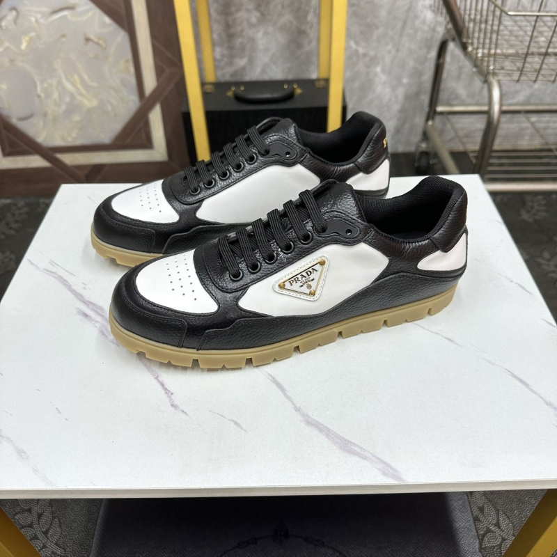 Pra*a casual shoes